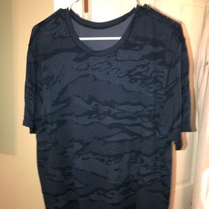 Lululemon shirt sleeve camo metal vent